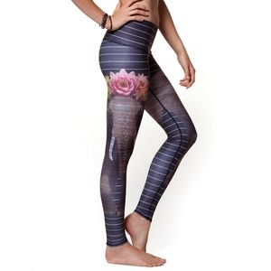 Teeki Love The Elephant Hot Pants Size XS